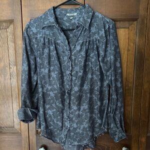 Gimmicks by BKE Charcoal Floral Shirt